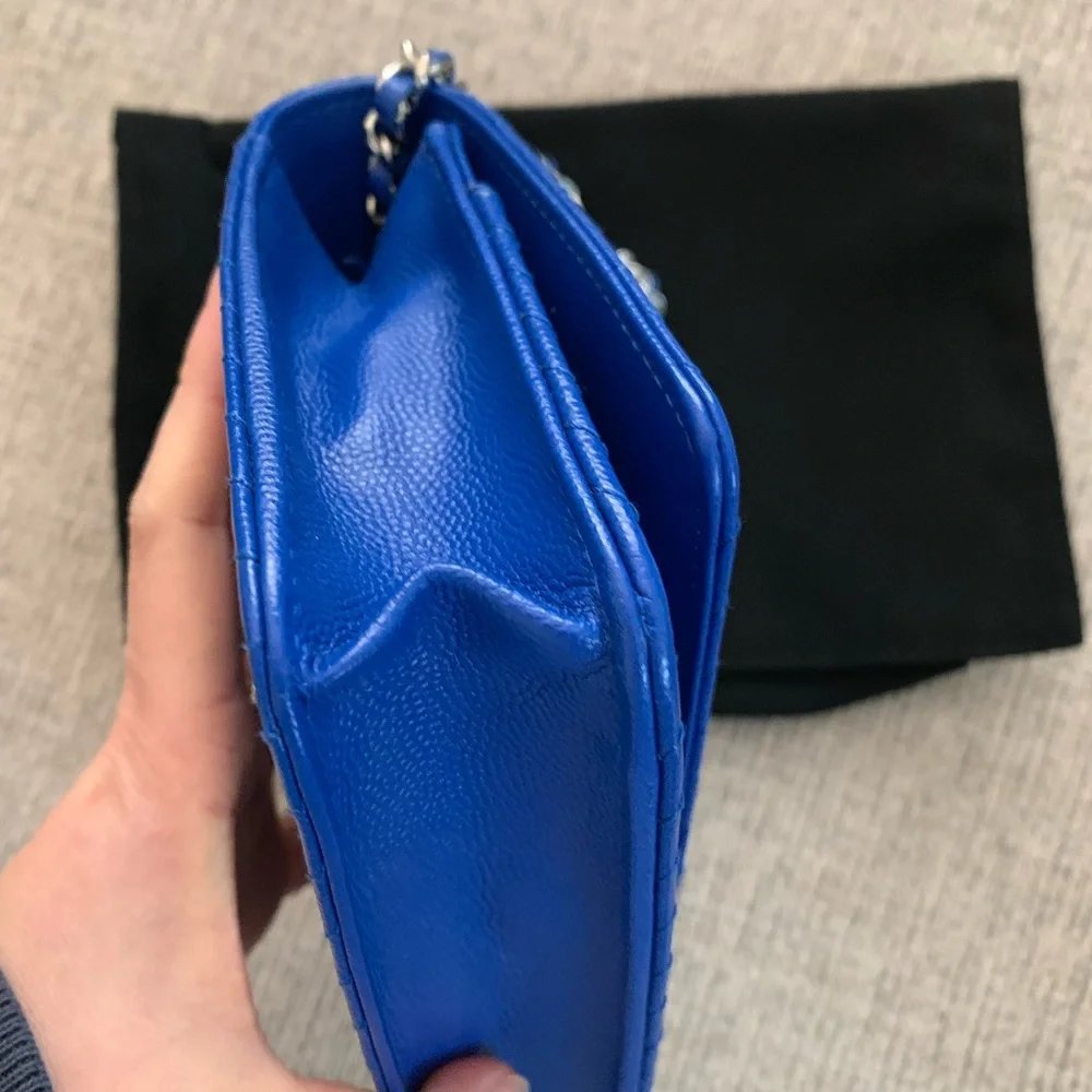 Chanel classic chevron wallet on chain - Picture 4 of 12